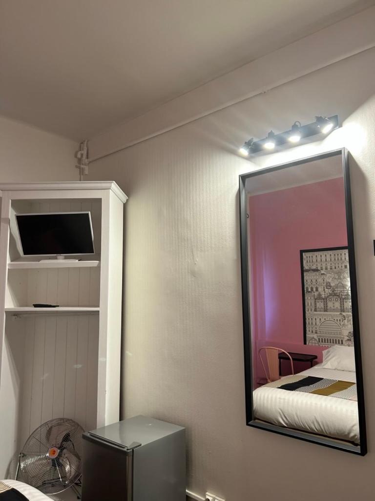 Hotel De La Croix-Rousse Ліон Екстер'єр фото